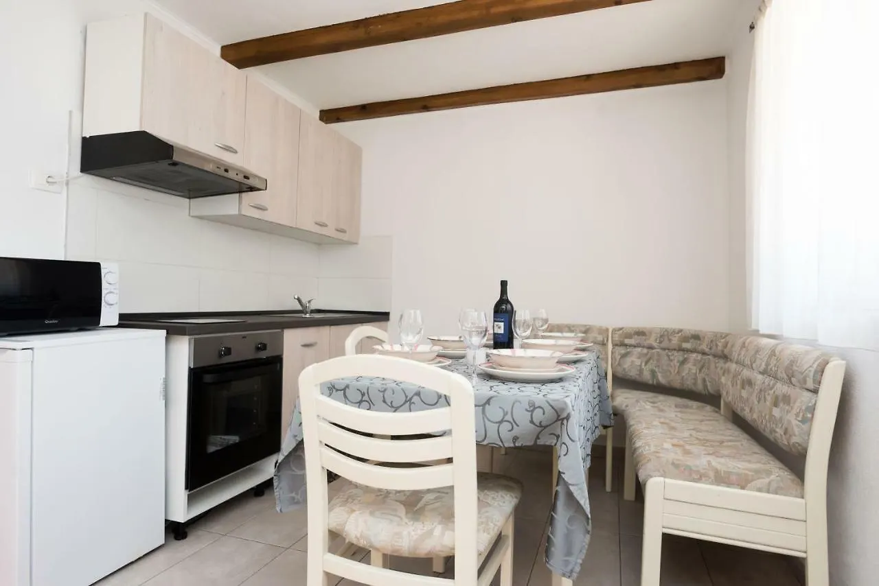 Apartment Antonio Vir